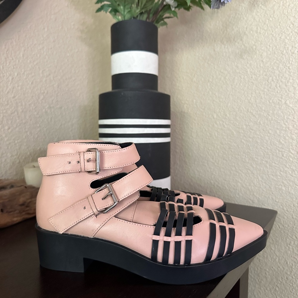 New! Topshop Tan and Black Ankle Boots-Axial